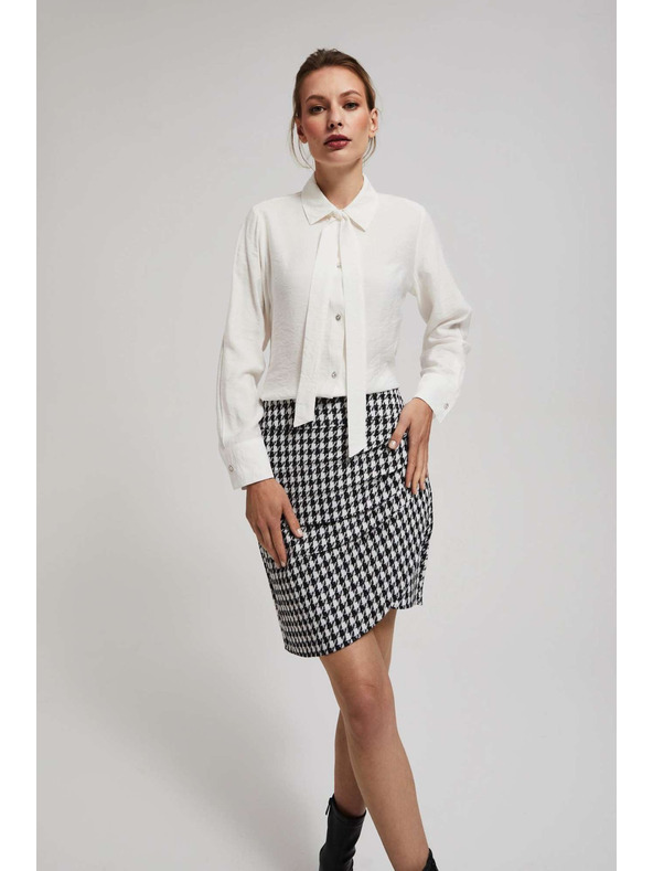 Moodo Perleasta srajca Moodo z zavezanim izrezom in okrasnimi gumbi