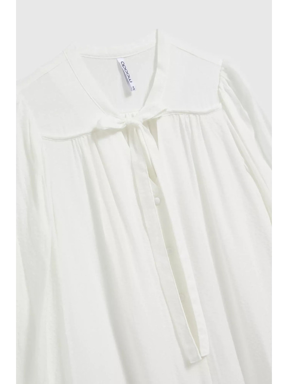 Moodo Bela srajca Moodo z gumbi in vezanim izrezom