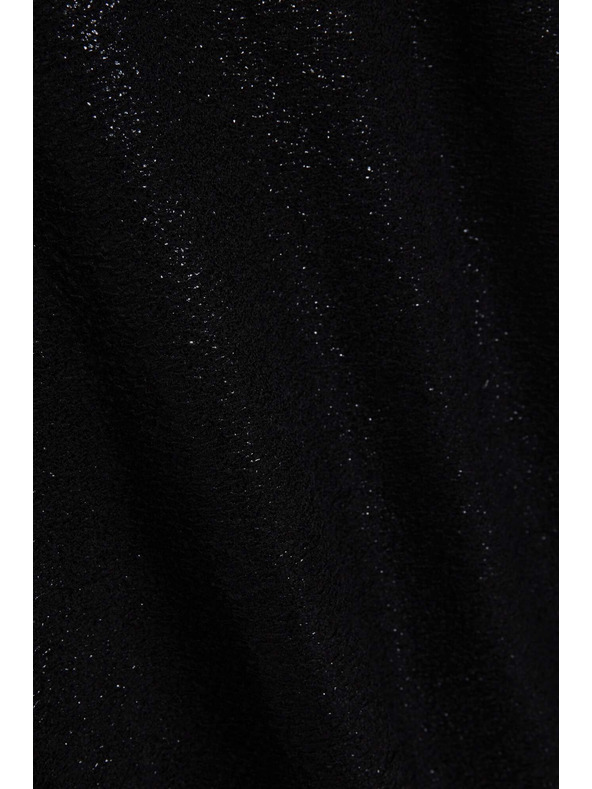 Moodo Elegantna črna bluza z V-izrezom iz sijajnega materiala Moodo