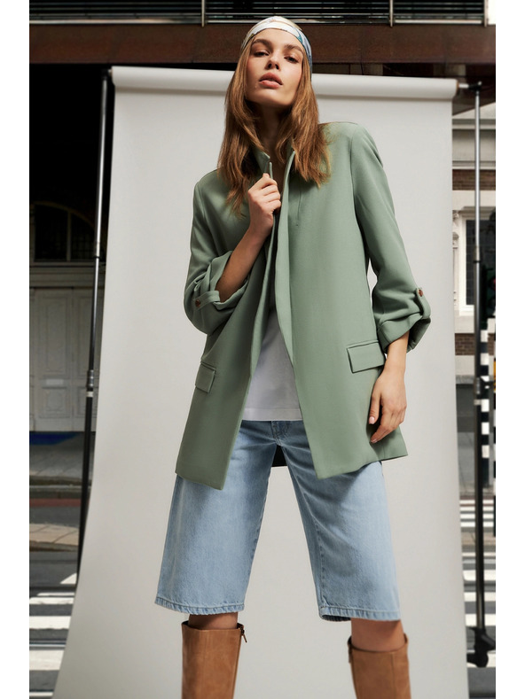 Moodo Suknjič z zavihrtanimi rokavi olivno zelen Moodo