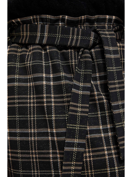 Moodo Krilo v karirasti zasnovi z zavezovanjem Moodo