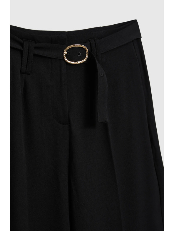 Moodo Črne hlače s strukturo in pasom Moodo