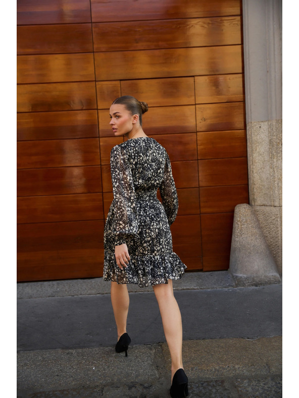 Moodo Vzorčaste obleke z izrezom črne Moodo