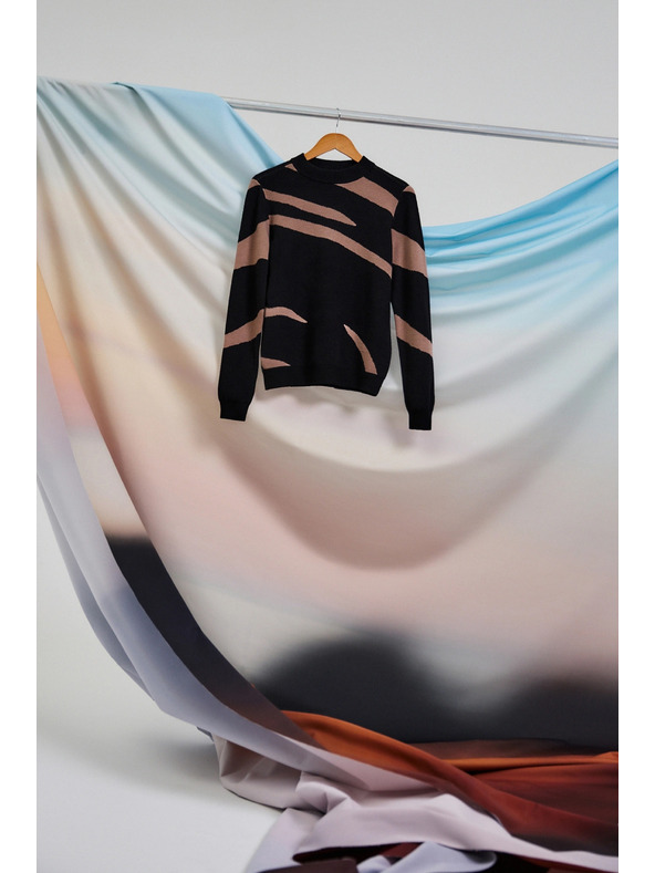 Moodo Črn pulover z živalskim vzorcem Moodo