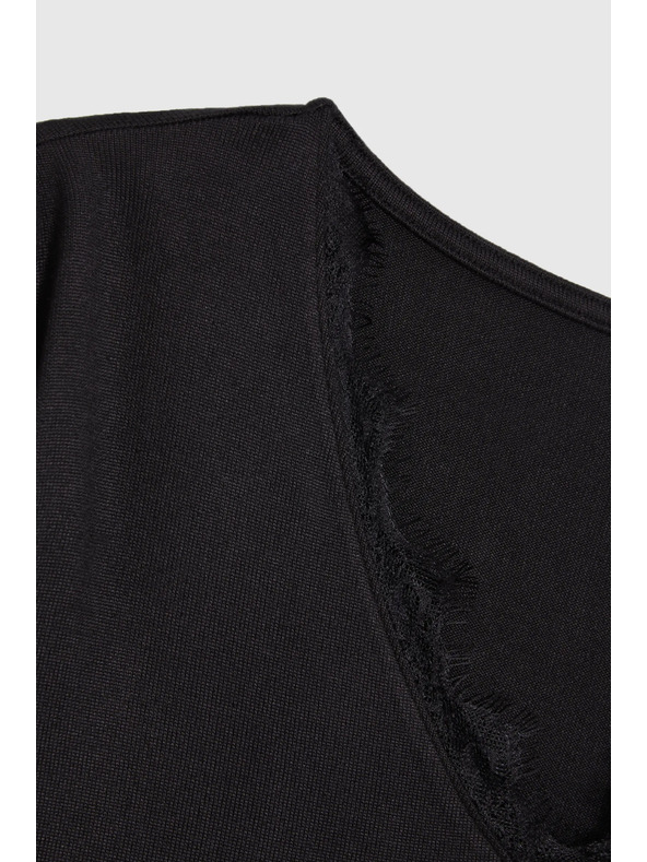 Moodo Pulover z čipkastim izrezom črn Moodo