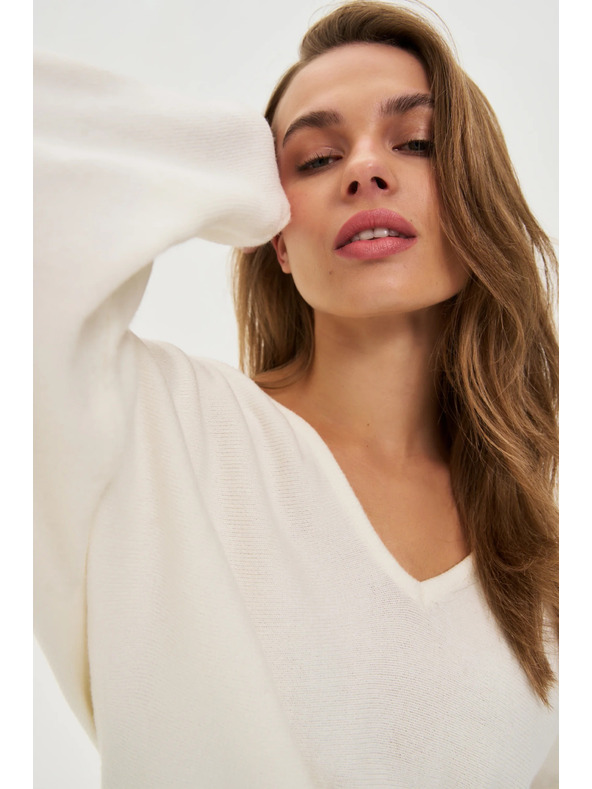 Moodo Ecru pulover z V izrezom Moodo