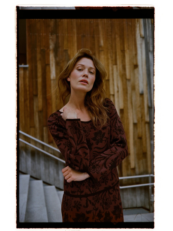 Moodo Rjav pulover z rastlinskim vzorcem Moodo