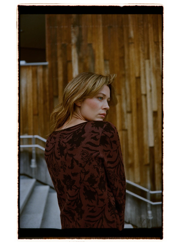 Moodo Rjav pulover z rastlinskim vzorcem Moodo