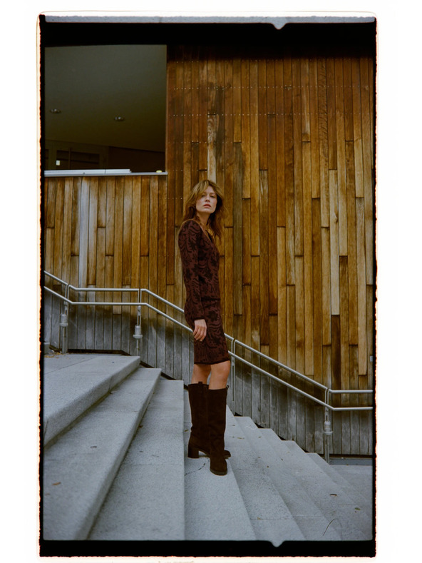 Moodo Rjav pulover z rastlinskim vzorcem Moodo