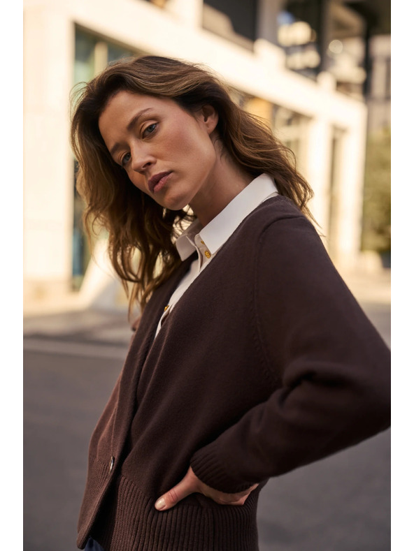 Moodo Rjav kardigan z okrasnim gumbom Moodo