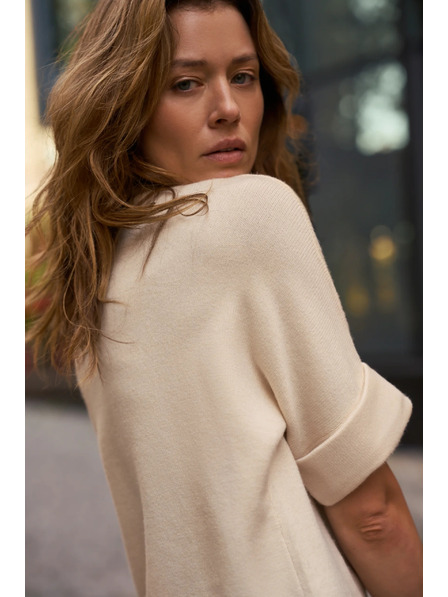 Moodo Bež pulover z aplikacijo in kratkimi rokavi Moodo