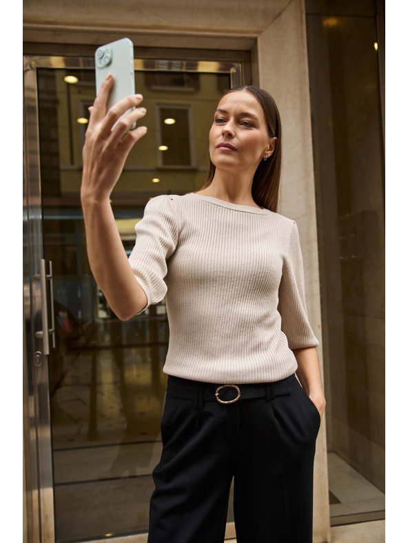 Moodo Rebrast bež pulover z napihnjeni rokavi Moodo