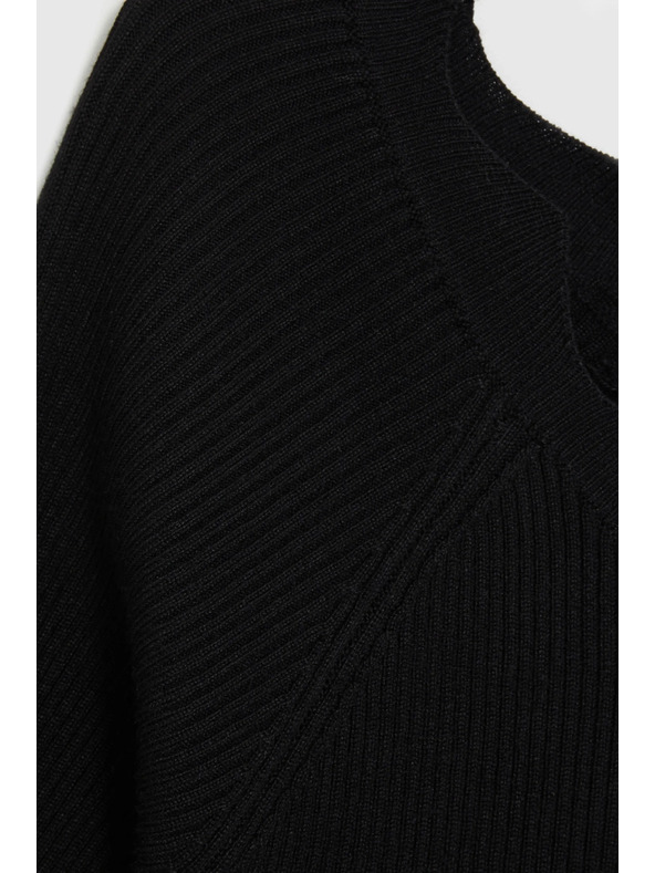 Moodo Oprijet črn pulover Moodo