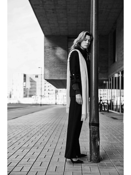 Moodo Šal s cofki kremast Moodo