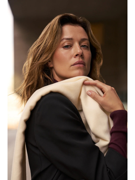 Moodo Šal s cofki kremast Moodo