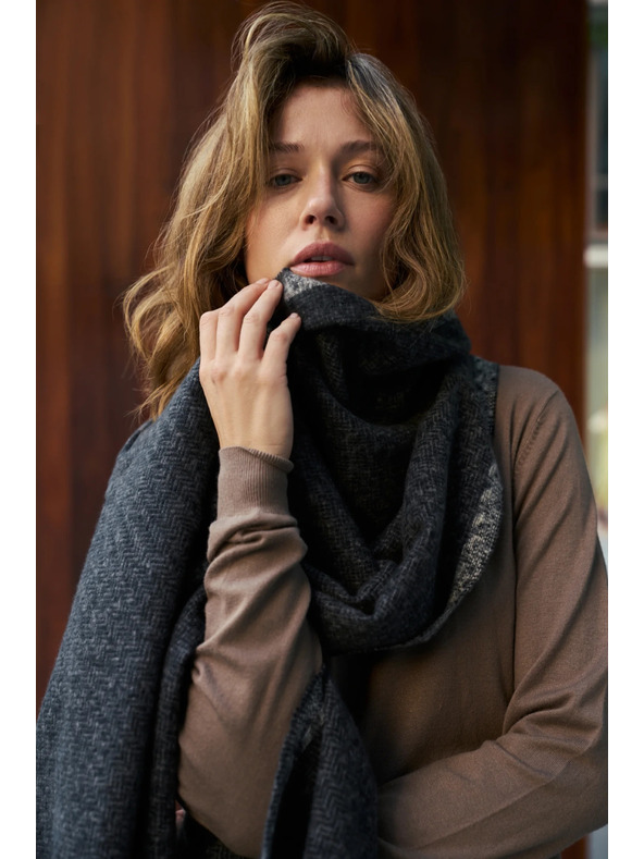 Moodo Gladek temno siv šal Moodo