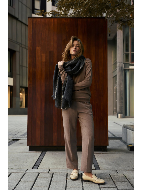 Moodo Gladek temno siv šal Moodo