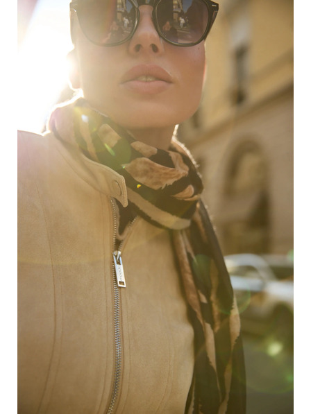 Moodo Šal z živalskim motivom črn Moodo