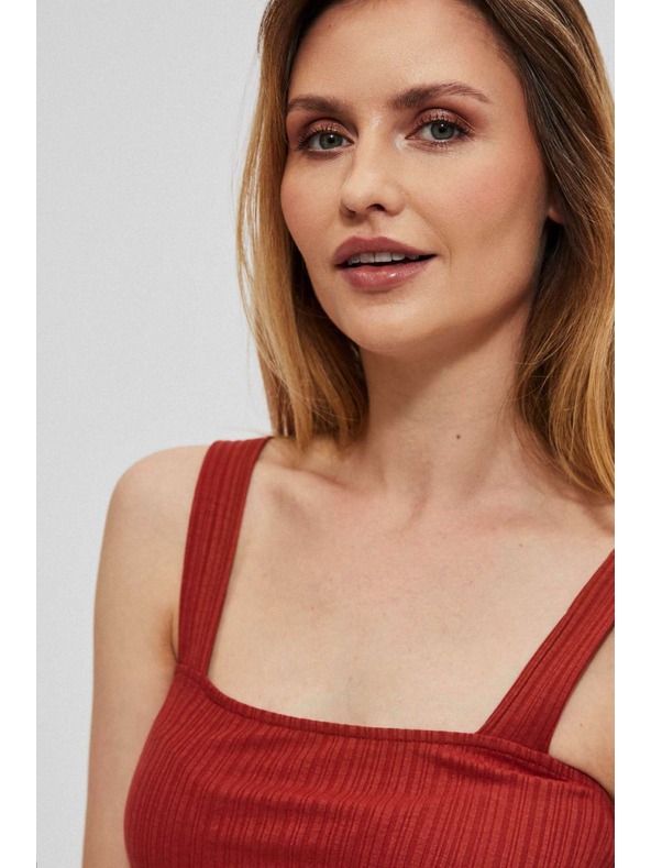 Moodo Rebrast top na širokih naramnicah rubinaste barve Moodo