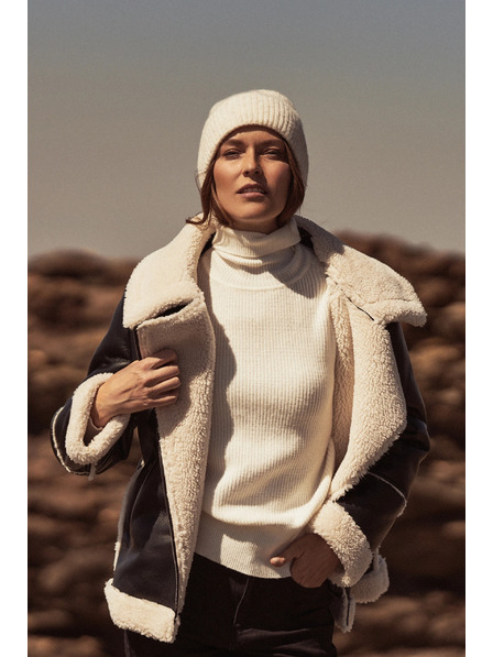 Moodo Črna jakna s krznenim ovratnikom Moodo