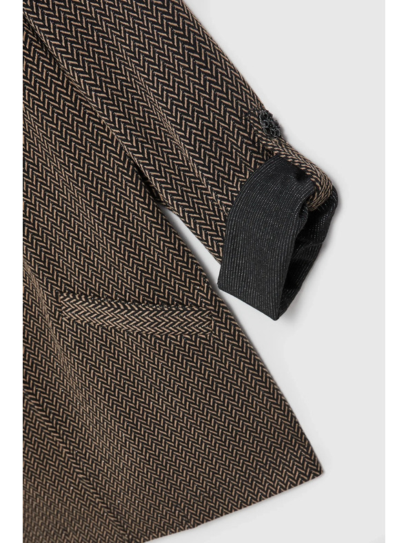 Moodo Črn suknjič okrašen z metalnim nitjem z zavihani rokavi Moodo