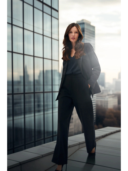 Moodo Eleganten suknjič črn z dekorativnimi loputi Moodo