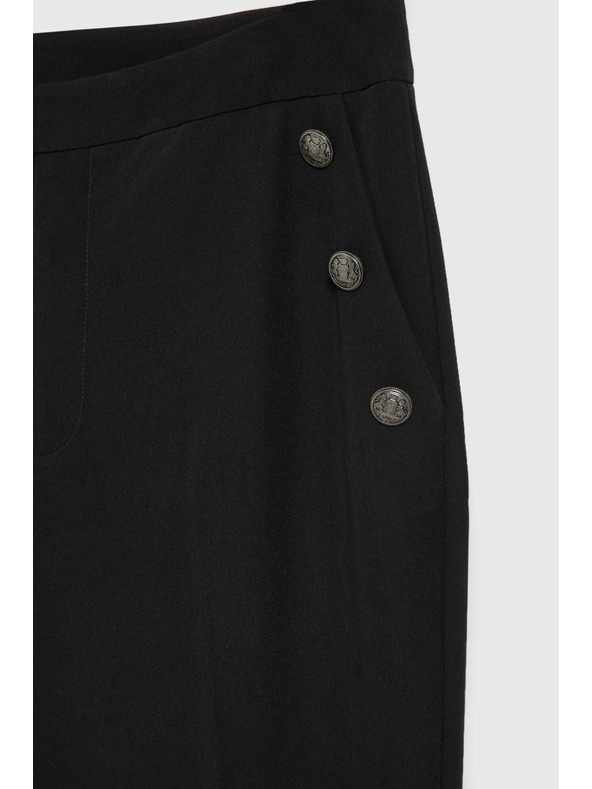 Moodo Črne hlače z okrasnimi gumbi na žepih Moodo
