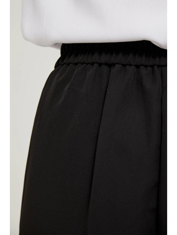 Moodo Formalne črne hlače z gubljenimi hlačnicami Moodo