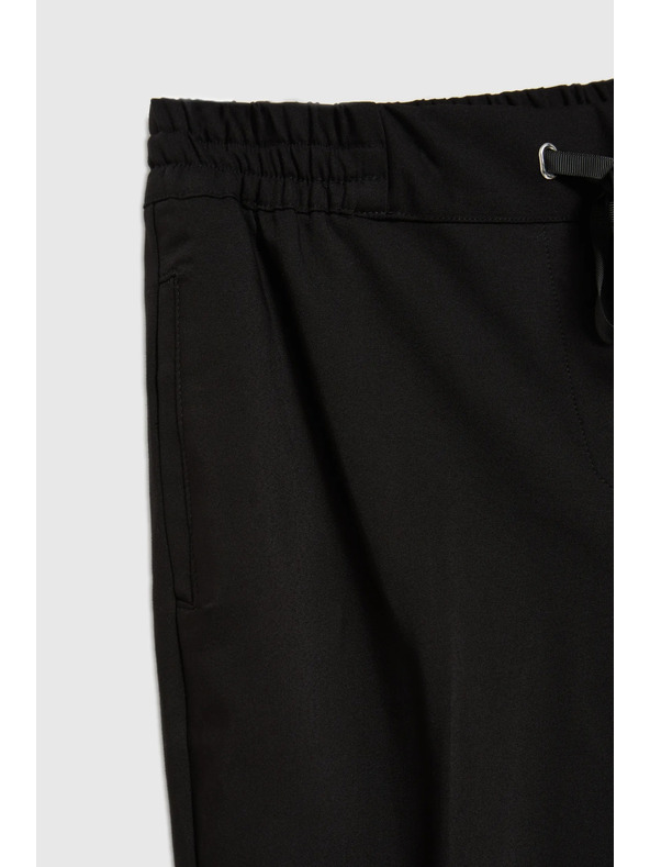 Moodo Črne hlače z ravnimi hlačnicami in pasom Moodo