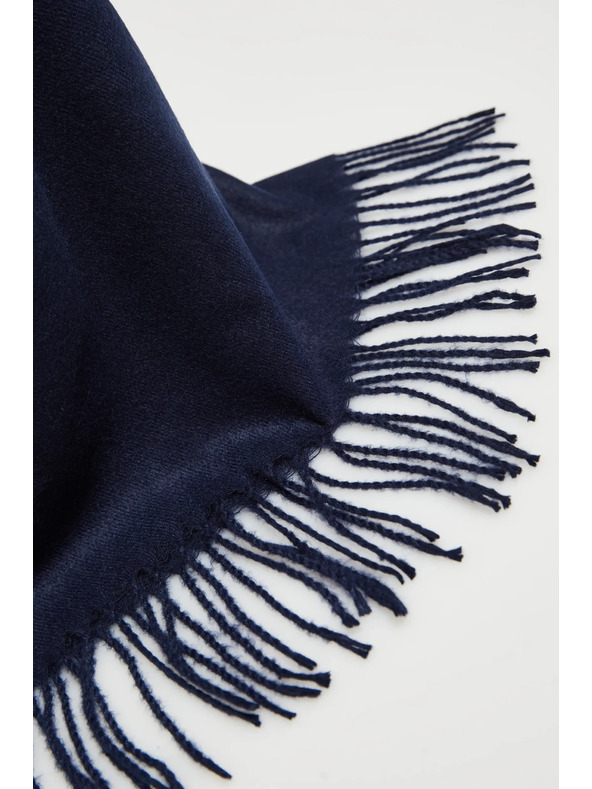 Moodo Gladka temno modra šala z resicami Moodo