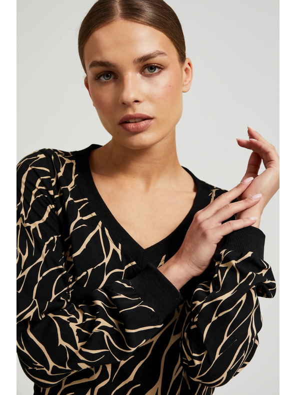 Moodo Viskozna srajca z V-izrezom črna Moodo