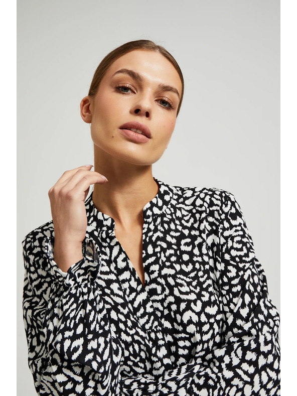 Moodo Črna srajca z V-izrezom brez ovratnika Moodo