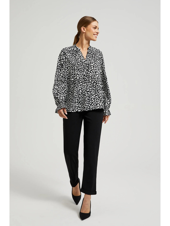 Moodo Črna srajca z V-izrezom brez ovratnika Moodo