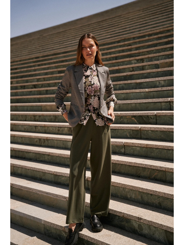 Moodo Nagubana srajca s cvetnim vzorcem in mehurjastimi rokavi črna Moodo