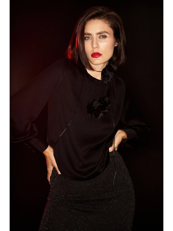 Moodo Elegantna srajca črna z nabranimi rokavi Moodo