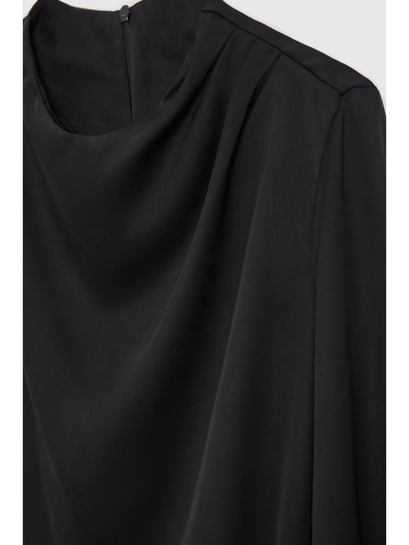 Moodo Elegantna srajca črna z nabranimi rokavi Moodo