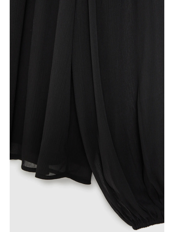 Moodo Črna srajca z okrasnim izrezom Moodo