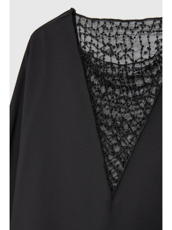 Moodo Črna bluza z ročno prišitimi biseri na izrezu Moodo