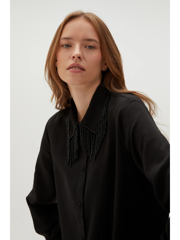 Moodo Črna bluza z ročno prišitimi biseri Moodo