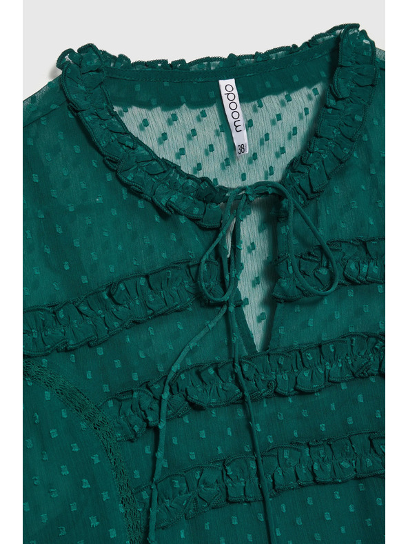 Moodo Zelena srajca z volani in vezavo na izrezu Moodo