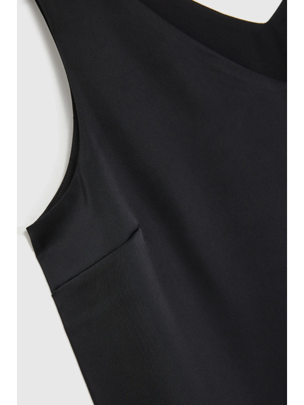 Moodo Gladka srajca z V-izrezom črna Moodo