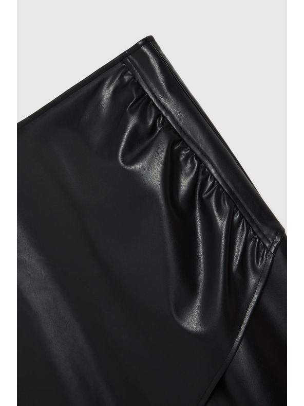 Moodo Svinčena krila iz eko usnja črna Moodo