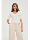 Moodo Bela bluza z V-izrezom Moodo