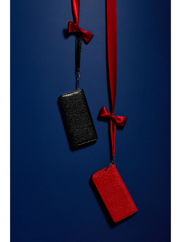 Moodo Denarnica z obeskom črne barve Moodo