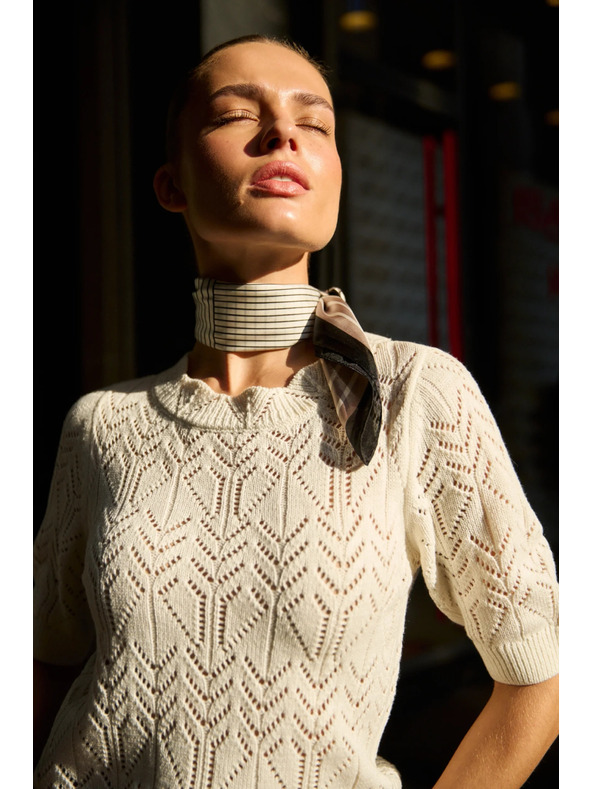 Moodo Azurni pulover peščene barve Moodo