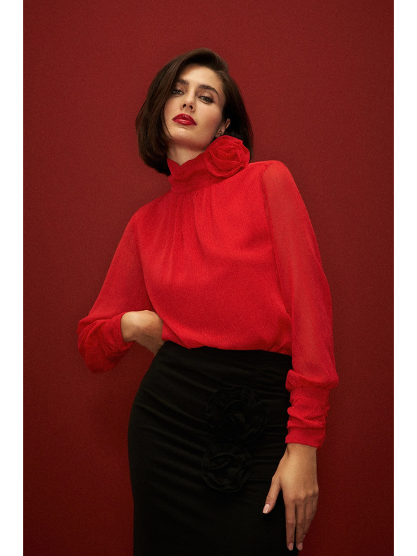 Moodo Elegantna srajca z okrasno vrtnico rdeče barve Moodo