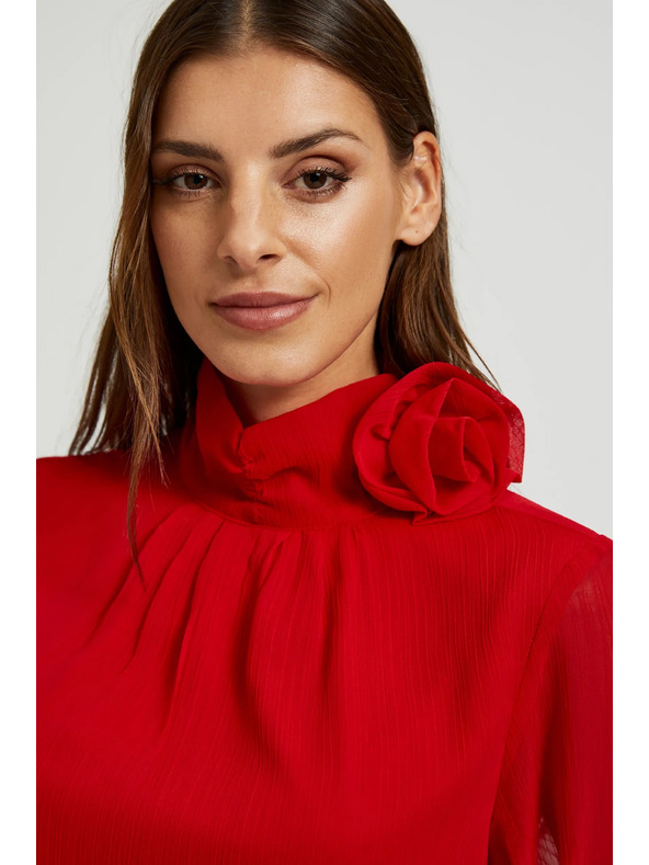 Moodo Elegantna srajca z okrasno vrtnico rdeče barve Moodo