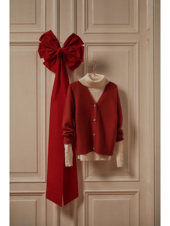 Moodo Kardigan z gumbi v obliki vrtnice rdeče barve Moodo