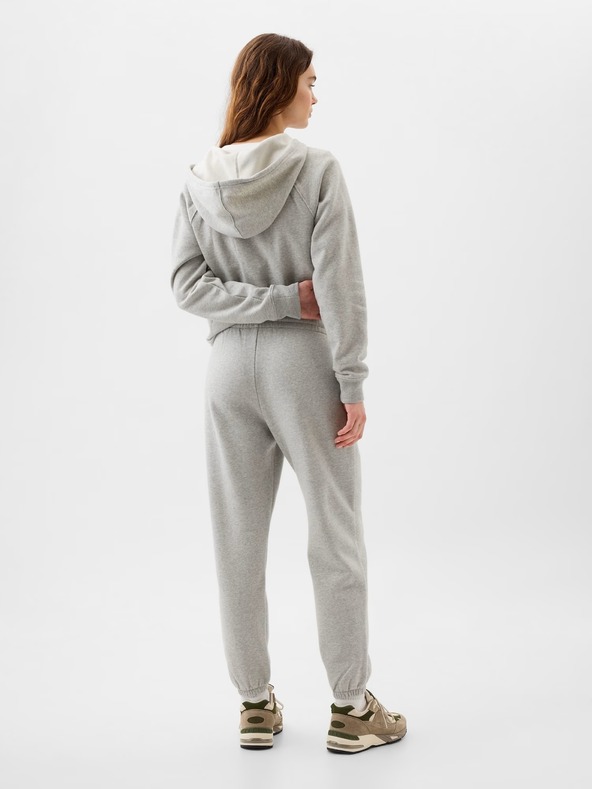 GAP Superge z logotipom GAP