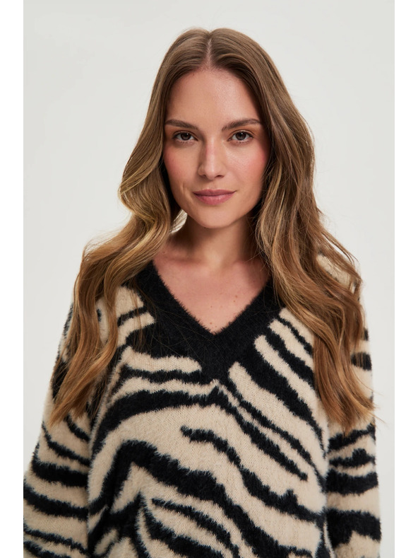 Moodo Vzorčeni pulover črni Moodo